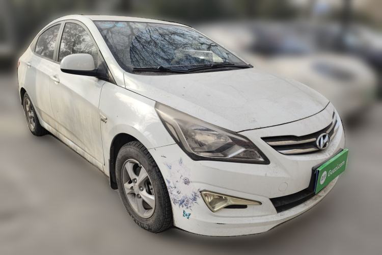 Used Hyundai Verna (older generation) 2014 1.4L Manual Smart GLS Trim Front Right 45 Deg
