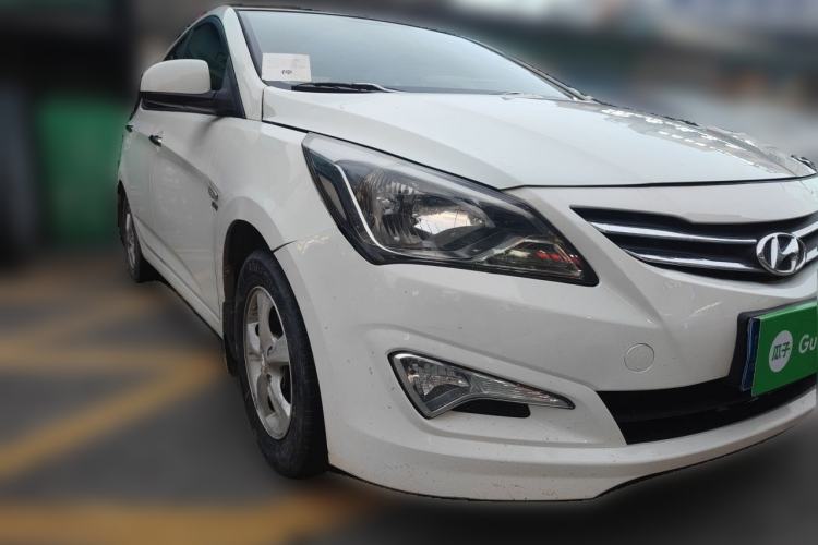 Used Hyundai Verna (older generation) 2014 1.4L Automatic Leading-Edge GLX Front Right 45 Deg