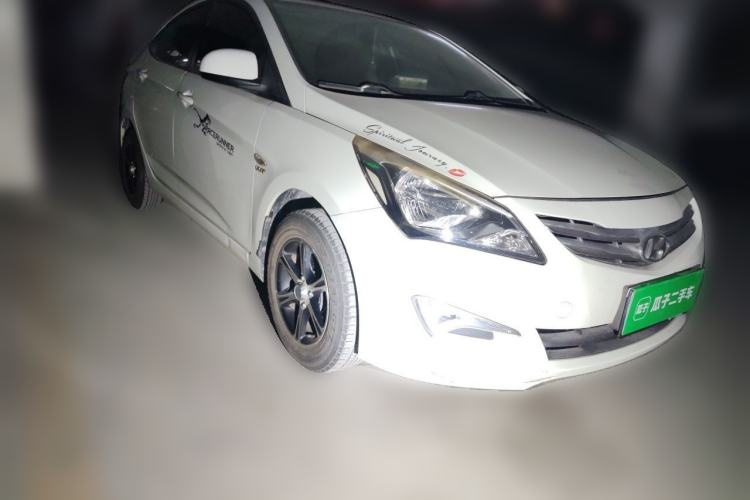 Used Hyundai Verna (older generation) 2014 1.4L Manual Smart GLS Trim Front Right 45 Deg