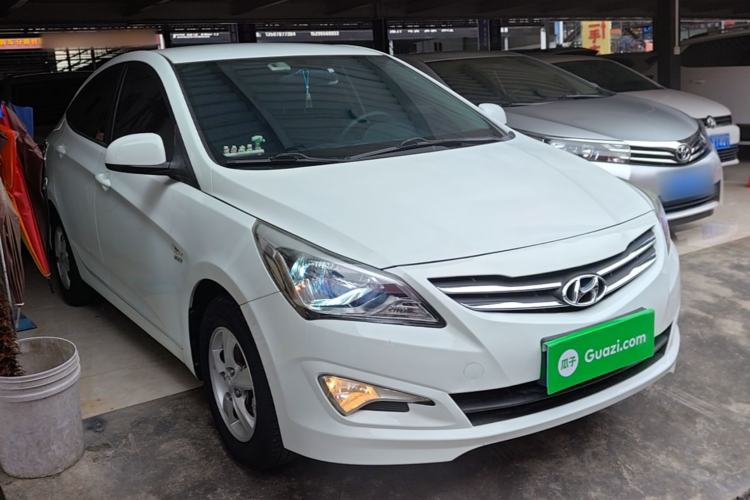 Used Hyundai Verna (older generation) 2014 1.4L Automatic Smart GLS Front Right 45 Deg