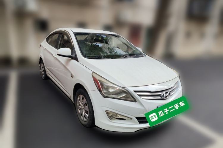 Used Hyundai Verna (older generation) 2014 1.4L Manual Smart GLS Trim Front Right 45 Deg