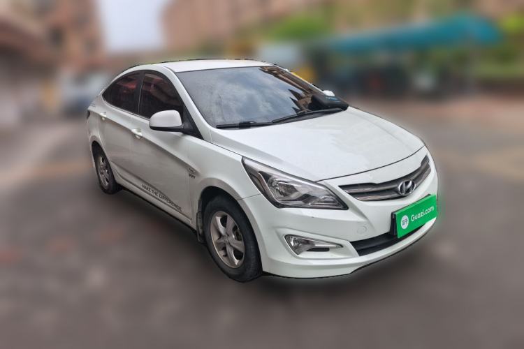 Used Hyundai Verna (older generation) 2014 1.4L Manual Smart GLS Trim Front Right 45 Deg