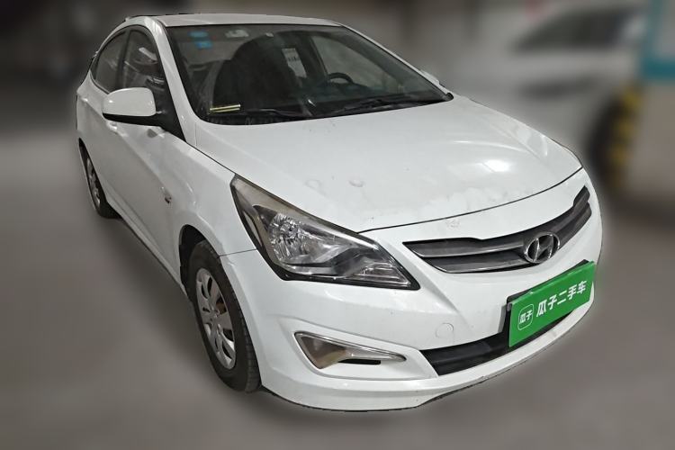 Used Hyundai Verna (older generation) 2014 1.4L Manual Smart GLS Trim Front Right 45 Deg