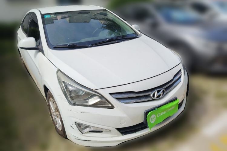 Used Hyundai Verna (older generation) 2014 1.4L Manual Smart GLS Trim Front Right 45 Deg