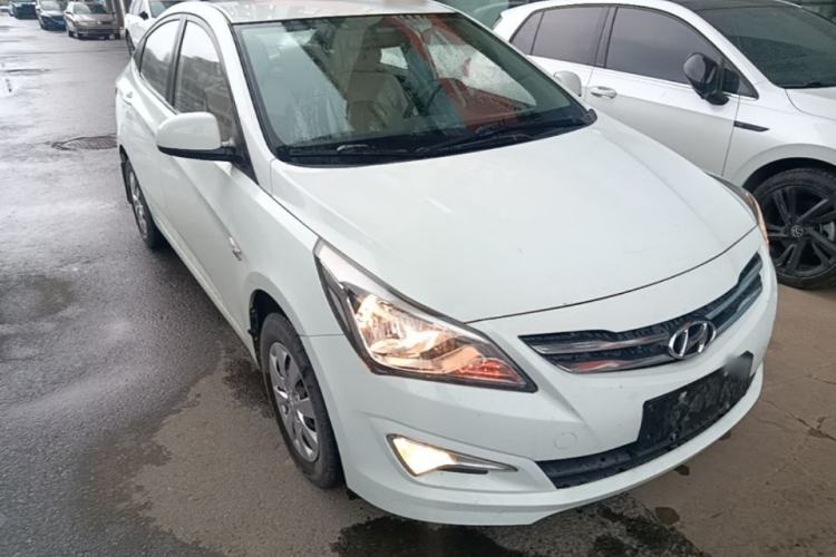 Used Hyundai Verna (older generation) 2014 1.4L Manual Smart GLS Trim Front Right 45 Deg