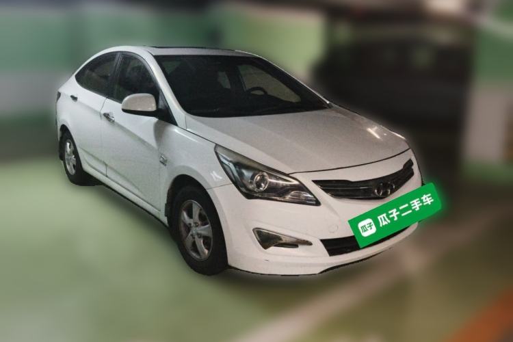 Used Hyundai Verna (older generation) 2014 1.4L Automatic Leading-Edge GLX Front Right 45 Deg