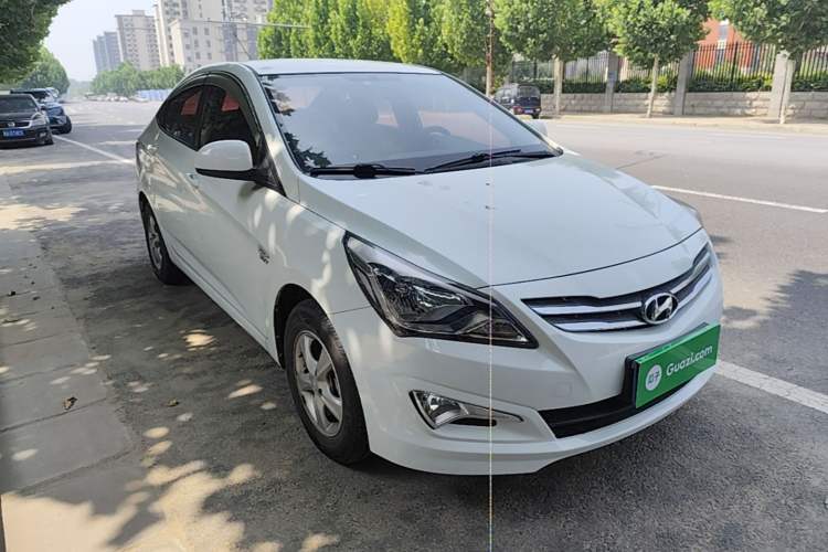Used Hyundai Verna (older generation) 2014 1.4L Automatic Smart GLS Front Right 45 Deg