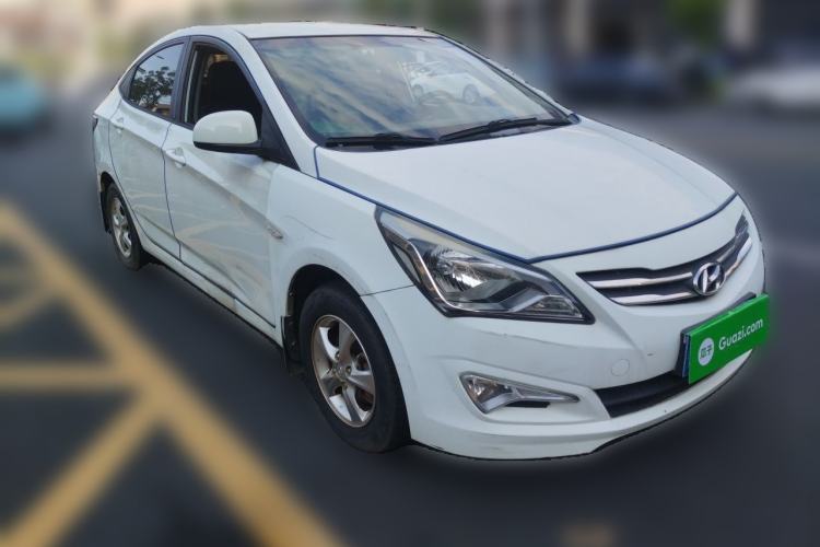 Used Hyundai Verna (older generation) 2014 1.4L Automatic Smart GLS Front Right 45 Deg
