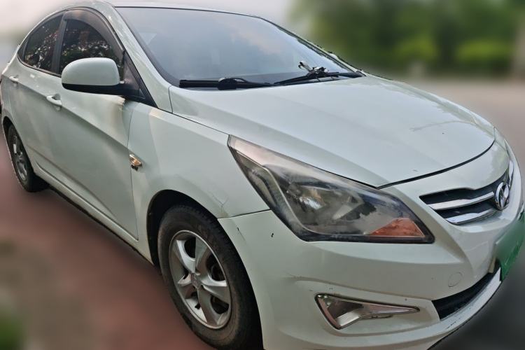 Used Hyundai Verna (older generation) 2014 1.4L Automatic Smart GLS Front Right 45 Deg