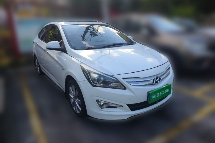 Used Hyundai Verna (older generation) 2014 1.6L Automatic Leading-Edge GLX Front Right 45 Deg
