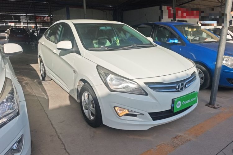 Used Hyundai Verna (older generation) 2014 1.4L Manual Smart GLS Trim Front Right 45 Deg