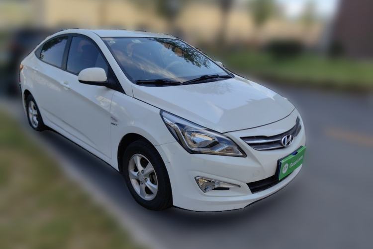 Used Hyundai Verna (older generation) 2014 1.4L Manual Smart GLS Trim Front Right 45 Deg
