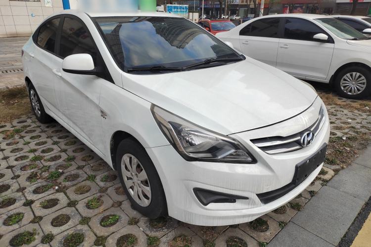 Used Hyundai Verna (older generation) 2014 1.4L Automatic Fashion GS Model Front Right 45 Deg