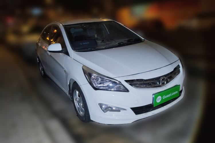 Used Hyundai Verna (older generation) 2014 1.4L Automatic Smart GLS Front Right 45 Deg