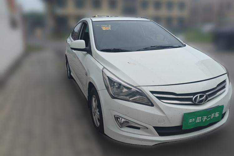 Used Hyundai Verna (older generation) 2014 1.4L Automatic Smart GLS Front Right 45 Deg