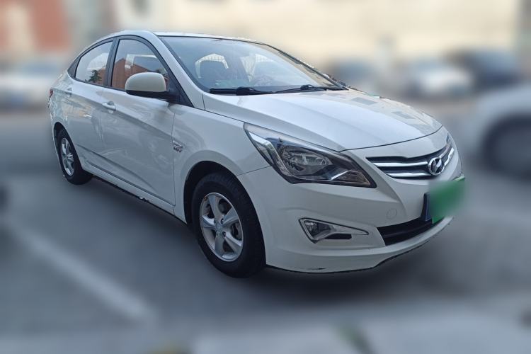 Used Hyundai Verna (older generation) 2014 1.4L Automatic Smart GLS Front Right 45 Deg