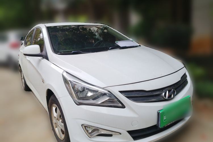 Used Hyundai Verna (older generation) 2014 1.4L Manual Smart GLS Trim Front Right 45 Deg