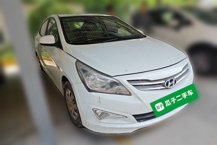 Used Hyundai Verna (older generation) 2014 1.4L Manual Smart GLS Trim Front Right 45 Deg