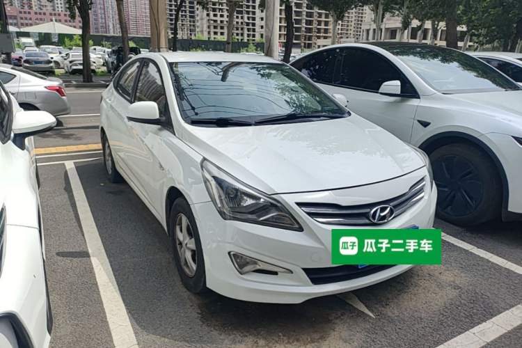 Used Hyundai Verna (older generation) 2014 1.4L Automatic Smart GLS Front Right 45 Deg