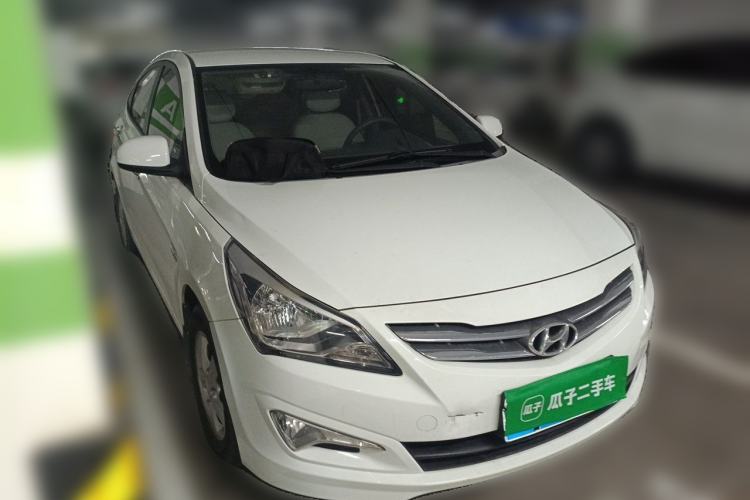 Used Hyundai Verna (older generation) 2014 1.4L Automatic Smart GLS Front Right 45 Deg