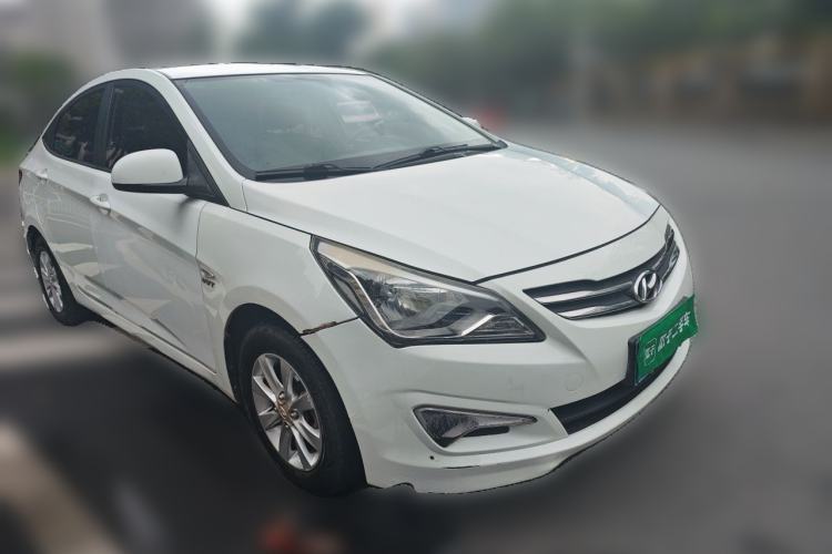 Used Hyundai Verna (older generation) 2014 1.4L Manual Smart GLS Trim Front Right 45 Deg