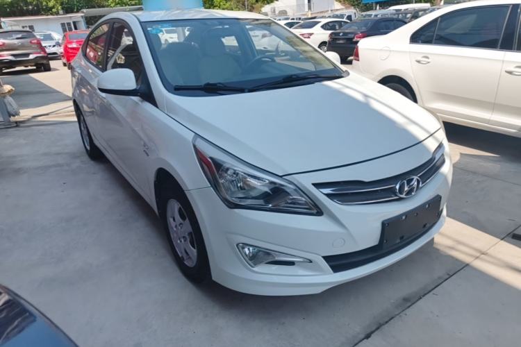 Used Hyundai Verna (older generation) 2014 1.4L Automatic Smart GLS Front Right 45 Deg