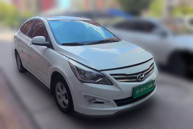 Used Hyundai Verna (older generation) 2014 1.4L Automatic Smart GLS Front Right 45 Deg