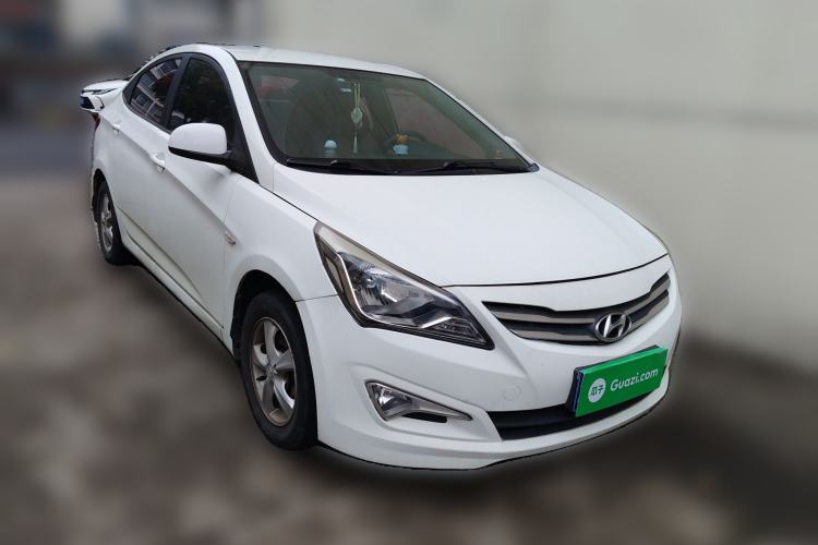 Used Hyundai Verna (older generation) 2014 1.4L Automatic Smart GLS Front Right 45 Deg