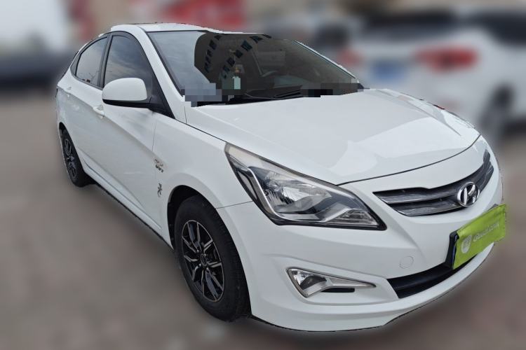Used Hyundai Verna (older generation) 2014 1.4L Manual Smart GLS Trim Front Right 45 Deg