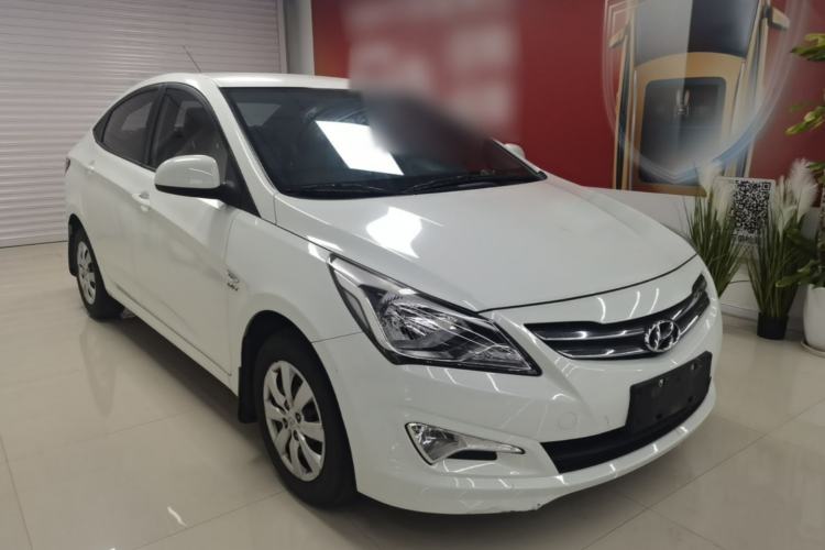 Used Hyundai Verna (older generation) 2014 1.4L Manual Smart GLS Trim Front Right 45 Deg