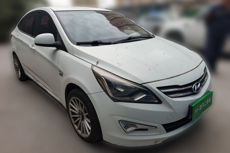 Used Hyundai Verna (older generation) 2014 1.4L Manual Smart GLS Trim Front Right 45 Deg