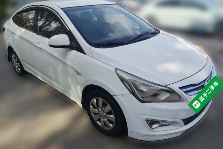 Used Hyundai Verna (older generation) 2014 1.4L Manual Smart GLS Trim Front Right 45 Deg
