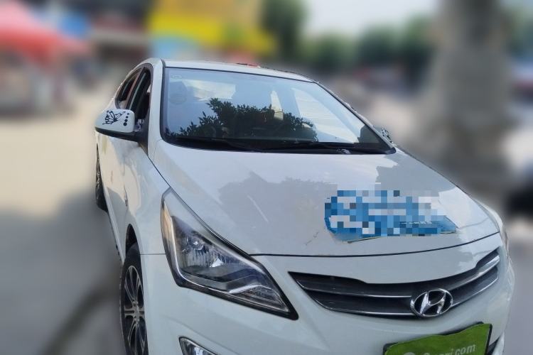 Used Hyundai Verna (older generation) 2014 1.4L Manual Smart GLS Trim Front Right 45 Deg