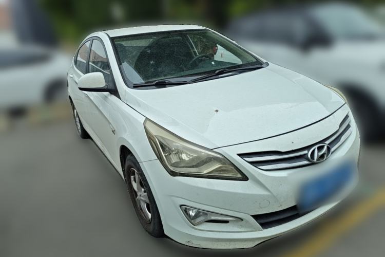 Used Hyundai Verna (older generation) 2014 1.4L Manual Smart GLS Trim Front Right 45 Deg