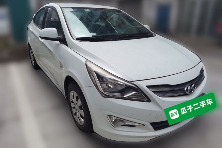 Used Hyundai Verna (older generation) 2014 1.4L Manual Smart GLS Trim Front Right 45 Deg