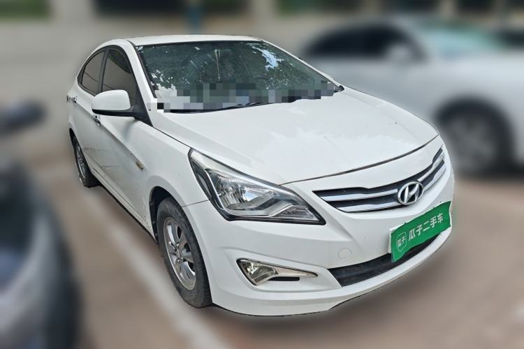 Used Hyundai Verna (older generation) 2014 1.4L Manual Smart GLS Trim Front Right 45 Deg