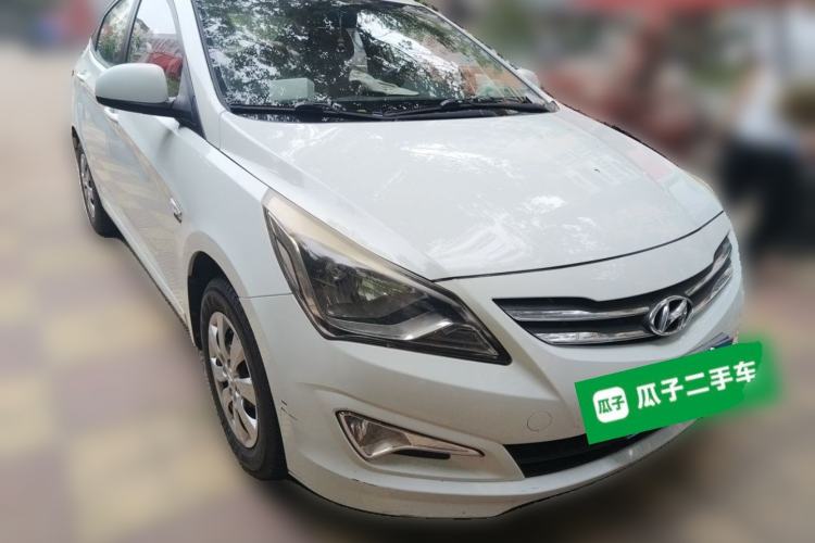 Used Hyundai Verna (older generation) 2014 1.4L Manual Smart GLS Trim Front Right 45 Deg