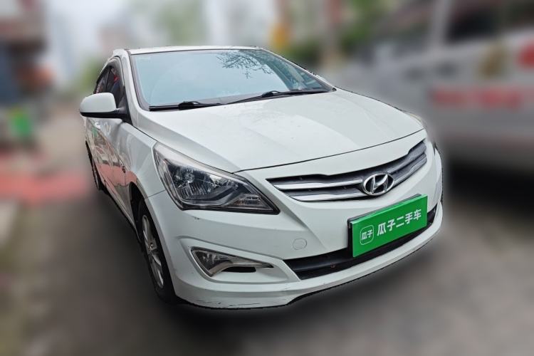 Used Hyundai Verna (older generation) 2014 1.4L Manual Smart GLS Trim Front Right 45 Deg