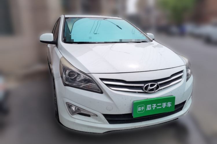 Used Hyundai Verna (older generation) 2014 1.4L Manual Smart GLS Trim Front Right 45 Deg
