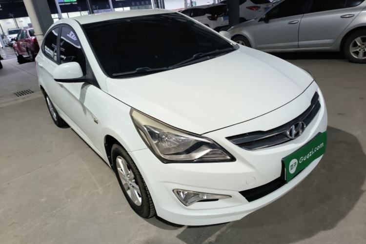 Used Hyundai Verna (older generation) 2014 1.4L Manual Smart GLS Trim Front Right 45 Deg