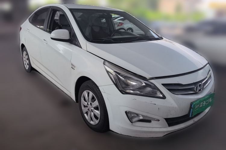 Used Hyundai Verna (older generation) 2014 1.4L Manual Smart GLS Trim Front Right 45 Deg