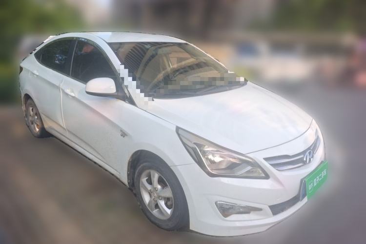Used Hyundai Verna (older generation) 2014 1.4L Manual Smart GLS Trim Front Right 45 Deg