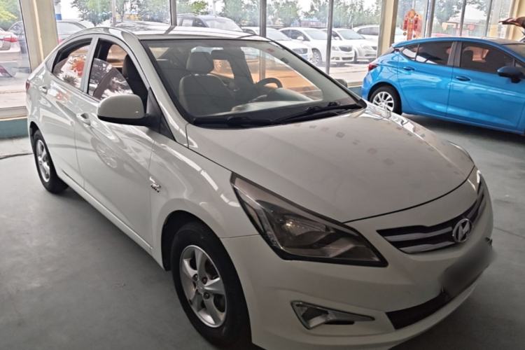 Used Hyundai Verna (older generation) 2014 1.4L Automatic Smart GLS Front Right 45 Deg