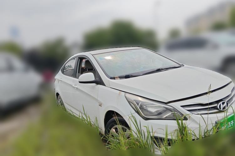 Used Hyundai Verna (older generation) 2014 1.4L Manual Fashion GS Model Front Right 45 Deg