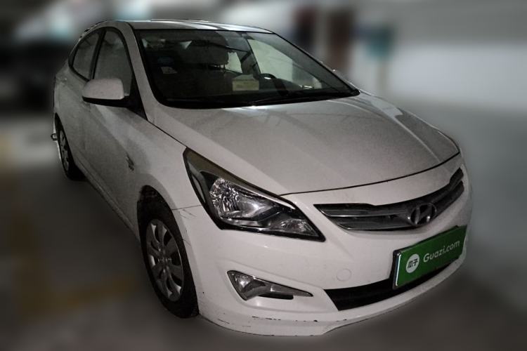 Used Hyundai Verna (older generation) 2014 1.4L Manual Smart GLS Trim Front Right 45 Deg