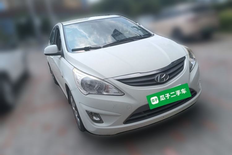 Used Hyundai Verna (older generation) 2014 1.4L Manual Smart GLS Trim Front Right 45 Deg