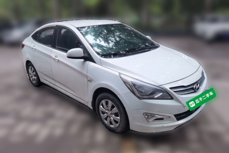 Used Hyundai Verna (older generation) 2014 1.4L Manual Smart GLS Trim Front Right 45 Deg