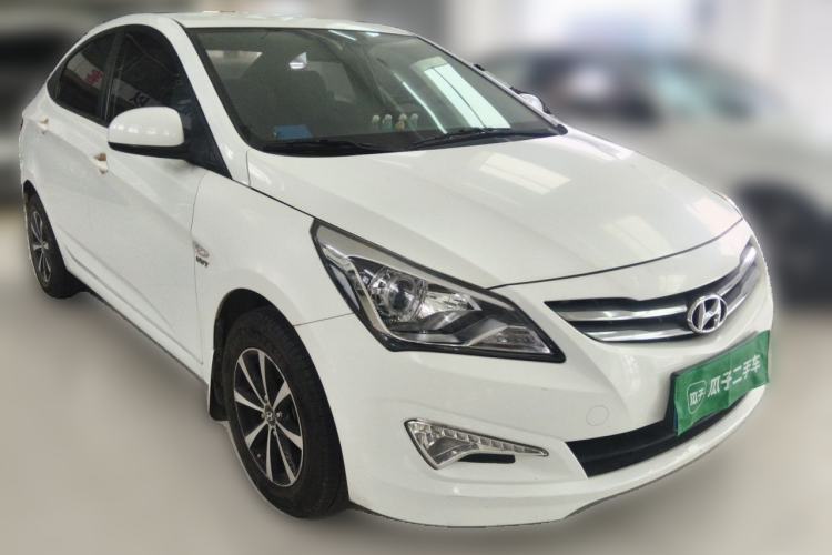 Used Hyundai Verna (older generation) 2014 1.4L Manual Smart GLS Trim Front Right 45 Deg