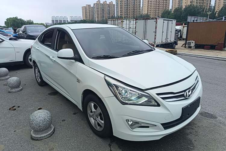 Used Hyundai Verna (older generation) 2014 1.4L Automatic Smart GLS Front Right 45 Deg