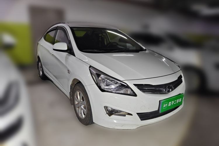 Used Hyundai Verna (older generation) 2014 1.4L Manual Smart GLS Trim Front Right 45 Deg